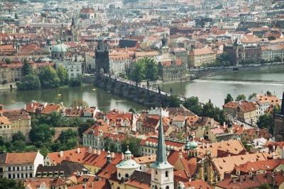 Conexión temporal entre Valladolid y Praga